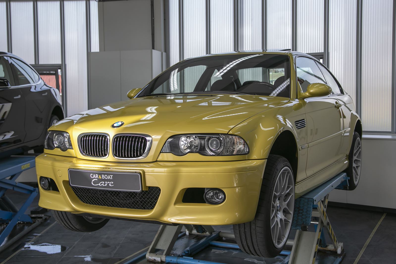 Lees meer over het artikel BMW M3 Glascoating Gold detailing