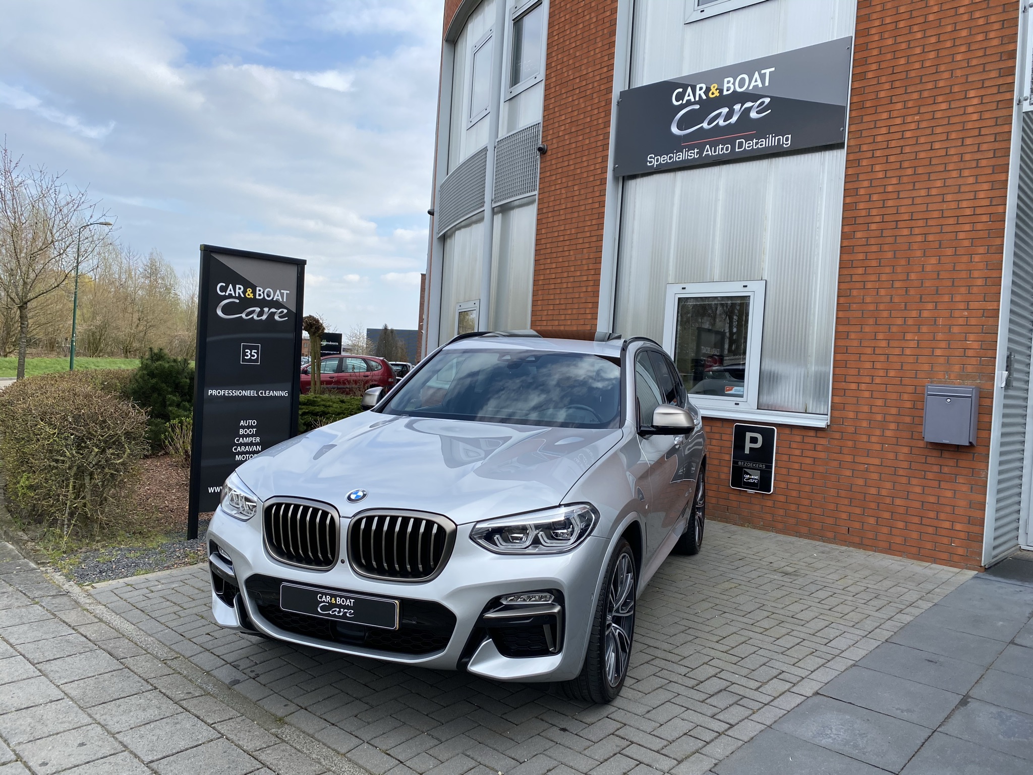 BMW X3 M4.0i Glascoating Gold Detailing