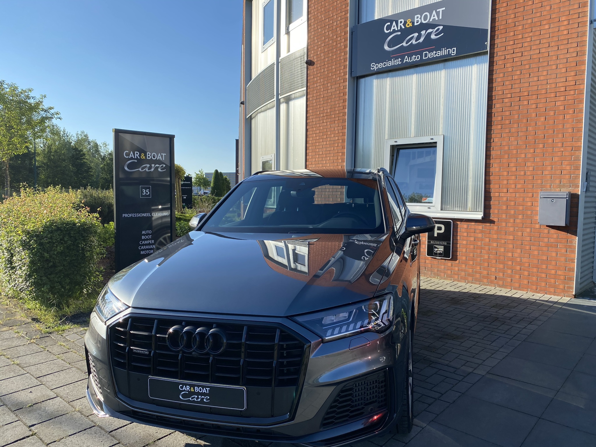 Audi Q7 Glascoating Gold Car Detailing Swisstec