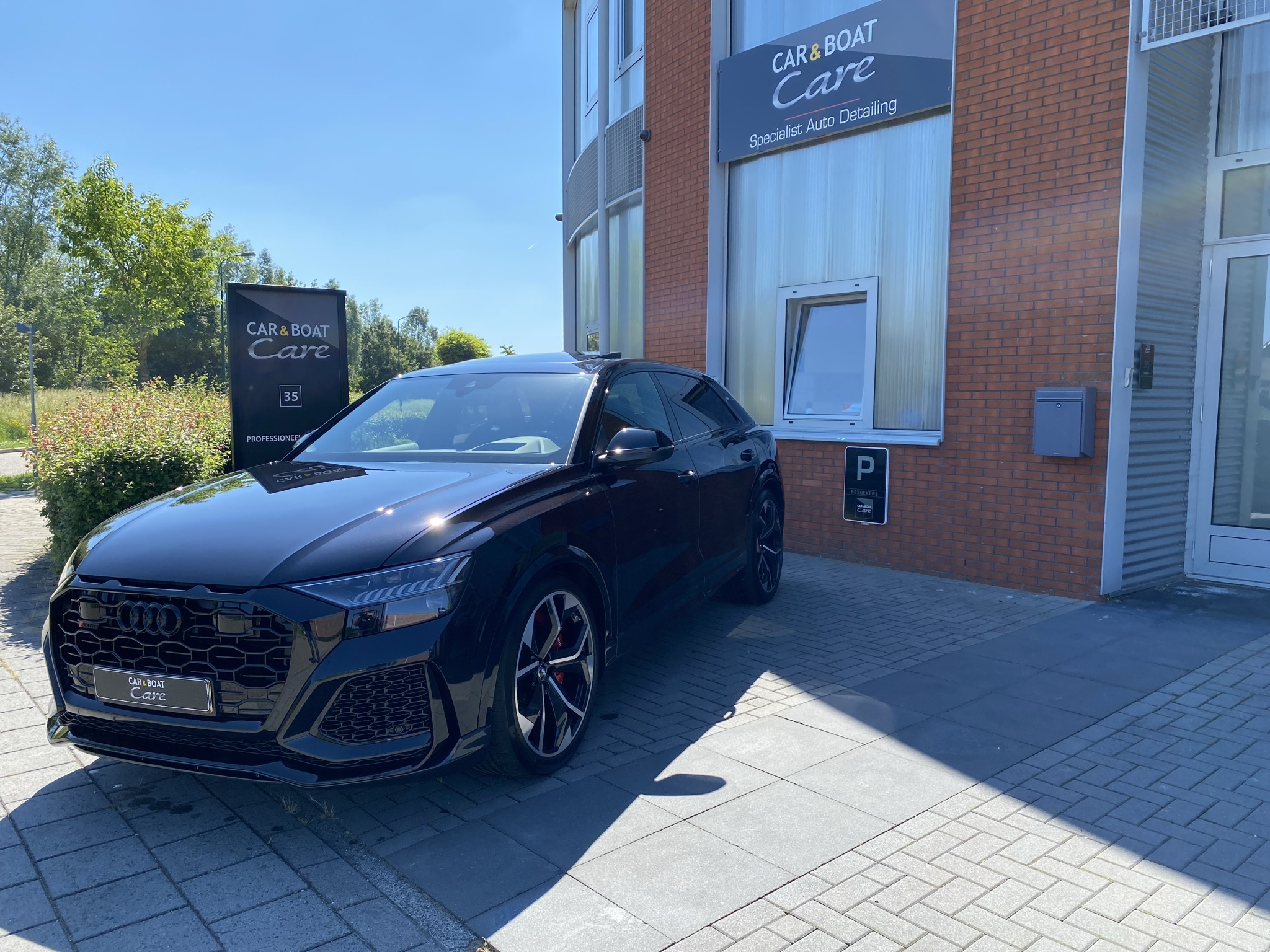 Audi RSQ8 Glascoating Gold Car Detailing