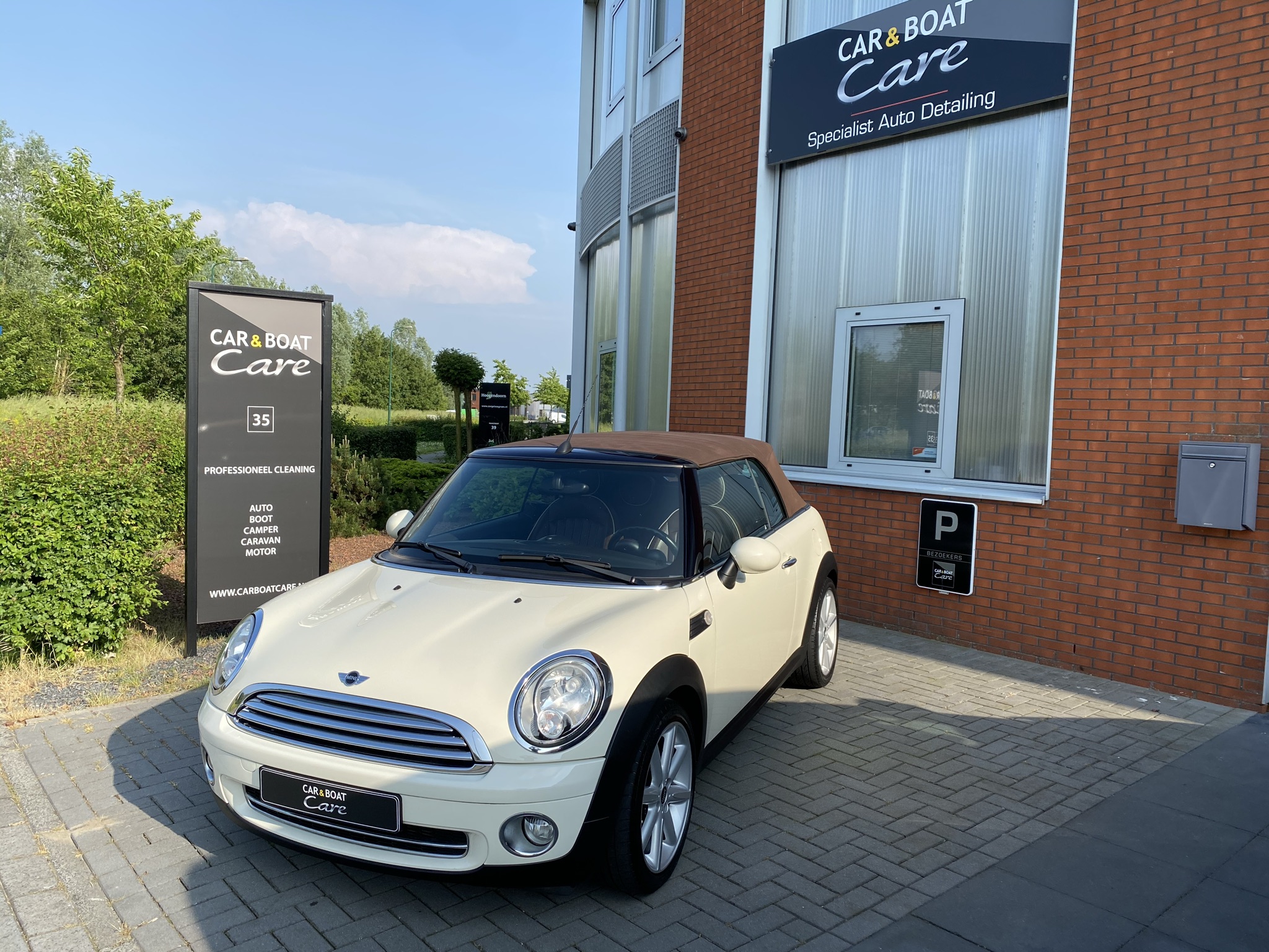 MINI Cooper Cabrio Glascoating Silver Car Detailing Swisstec