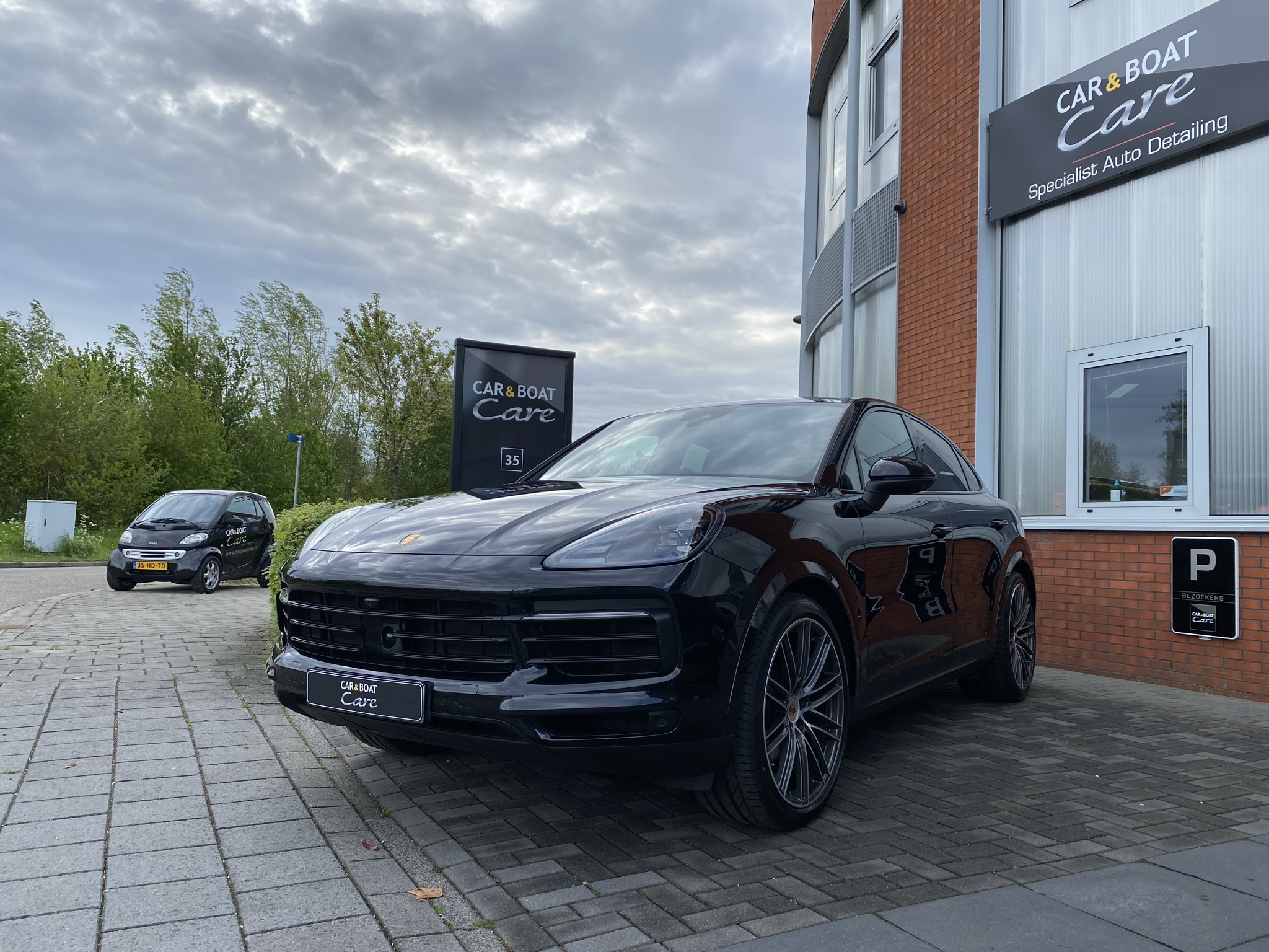 Porsche Cayenne Glascoating Swisstec Gold Car Detailing