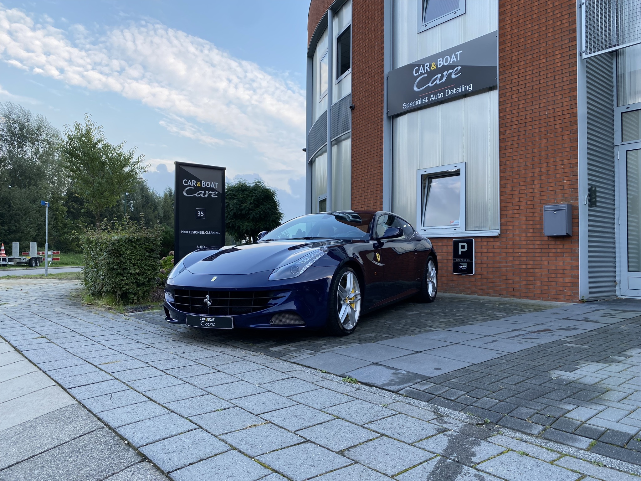 Lees meer over het artikel Autopoetsbedrijf regio Bosch en Duin Glascoating High-end Detailing Car & Boat Care