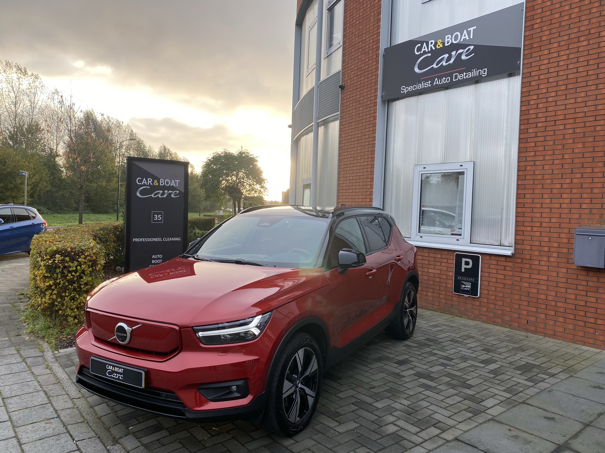 Volvo XC40 Recharge Glascoating Gold Car Detailing