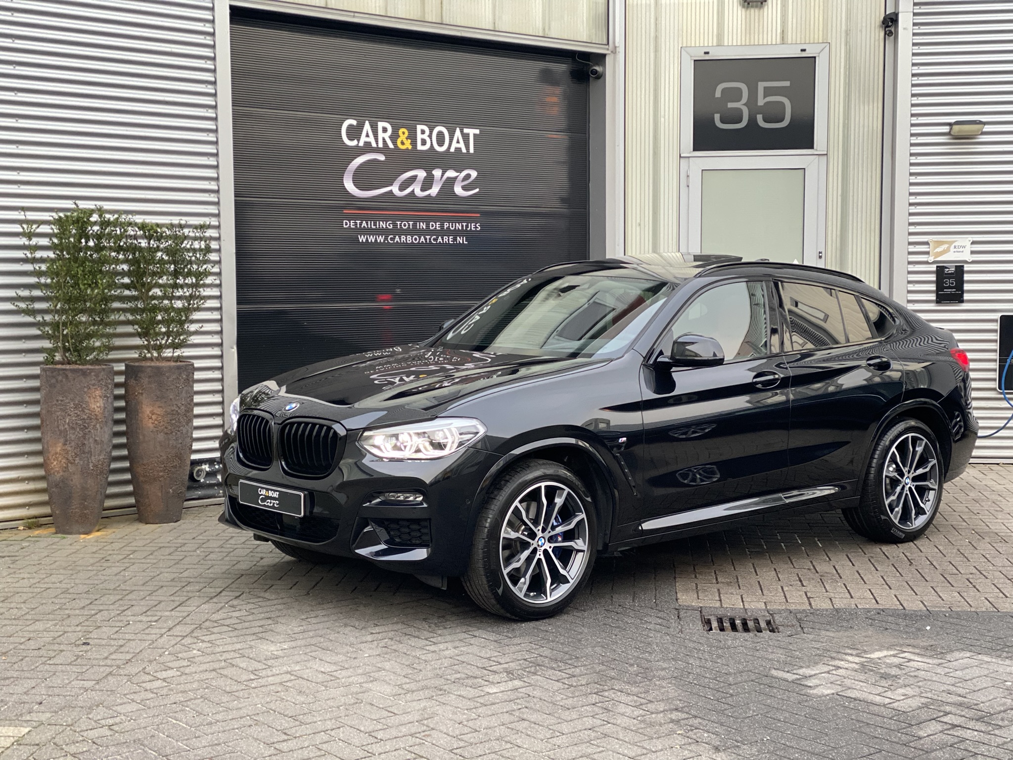 Glascoating BMW X4 Car Detailing Gold Houten